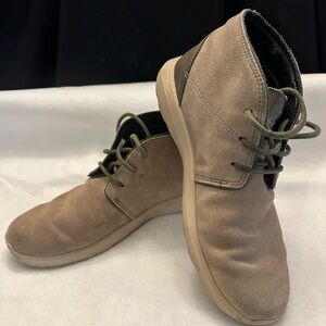 CROCS Kinsale Mens Sz 10 Taupe Suede Leather Lace Up Chukka Boots
